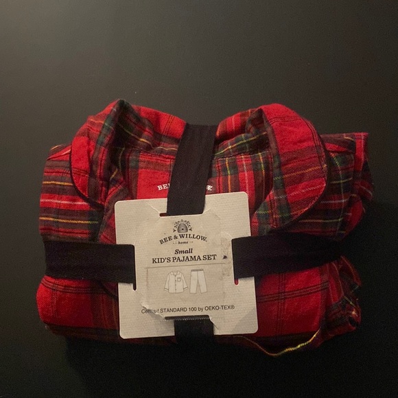 BEE & WILLOW. home
Small
KID'S PAJAMA SET Certified Standard 100 by OEKO-TEX NWT - Picture 1 of 9